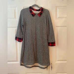 Comfy plaid faux shirt dress. With plaid collar and sleeve.